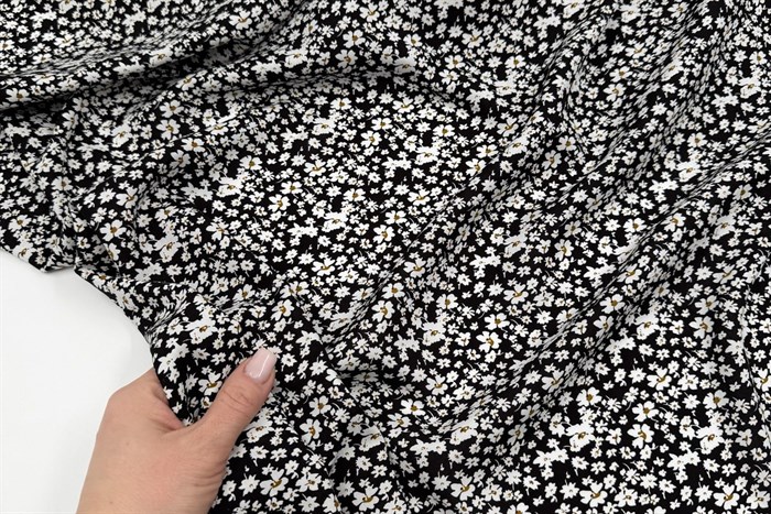 Штапель Мелкий белый цветок на черном - фото 50489